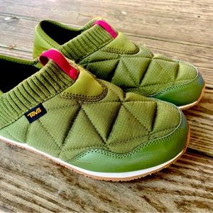 Teva ReEMBER olive green size 10